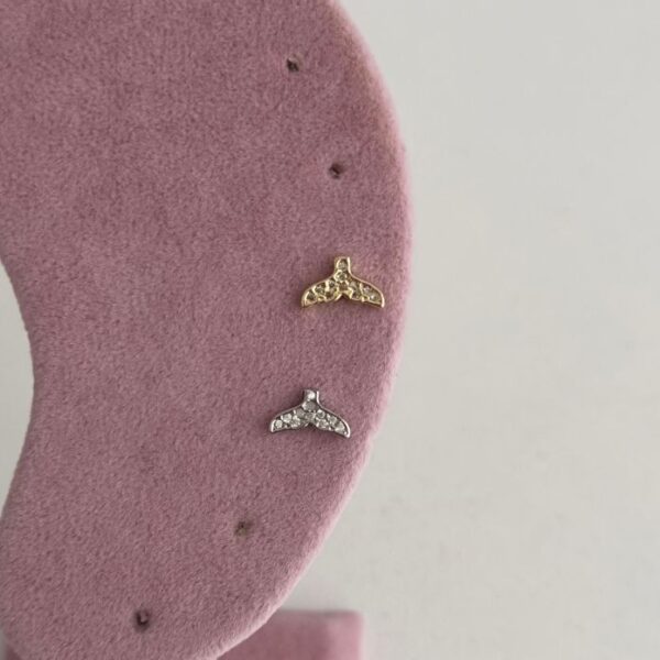 Çelik Balık Kuyruğu Tragus Piercing (Arkası Düz)