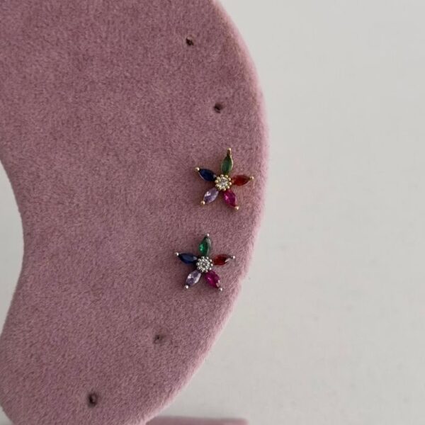 Çelik Çiçek Renkli Tragus Piercing (Arkası Düz)