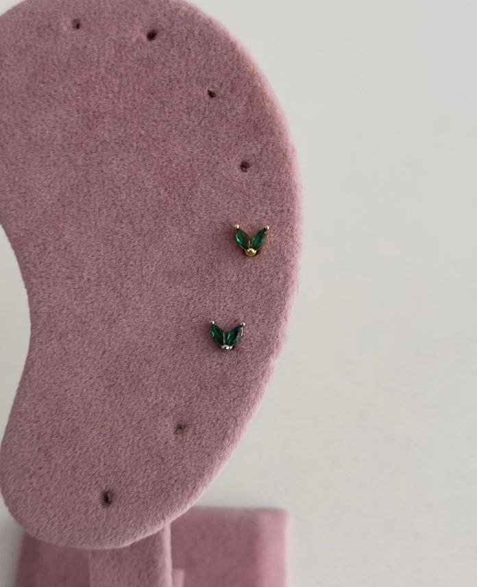 CTRIKIUCYESILTAS-1.jpg Çelik İkili Yeşil Taş Tragus Piercing (Arkası Düz) - Görsel 1