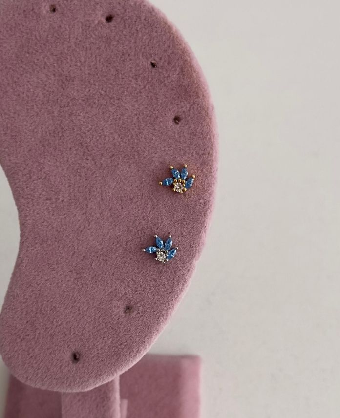 CTRKANATMAVIBEYAZ-1.jpg Çelik Kanat Mavi Beyaz Tragus Piercing (Arkası Düz) - Görsel 1