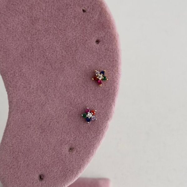 Çelik Çiçek Renkli Tragus Piercing (Arkası Düz)