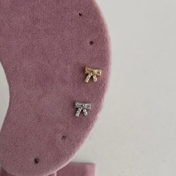 Çelik Kurdele Tragus Piercing (Arkası Düz)