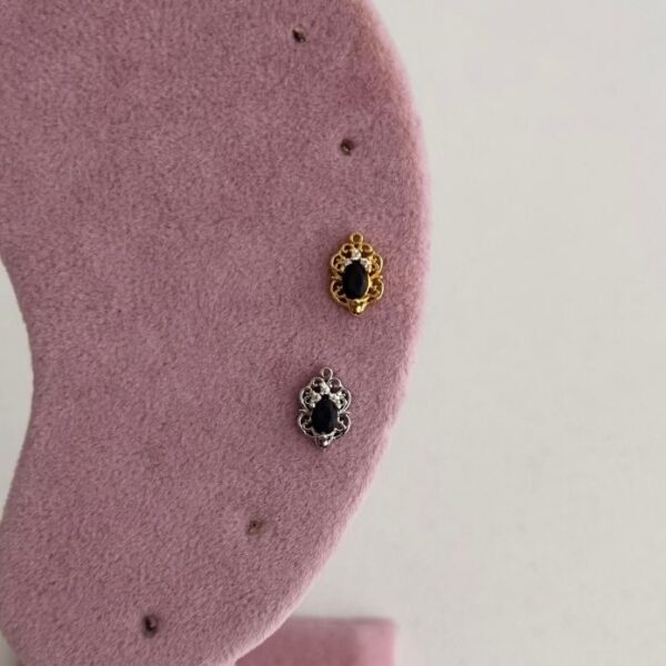 Çelik Taç Siyah Taş Tragus Piercing (Arkası Düz)