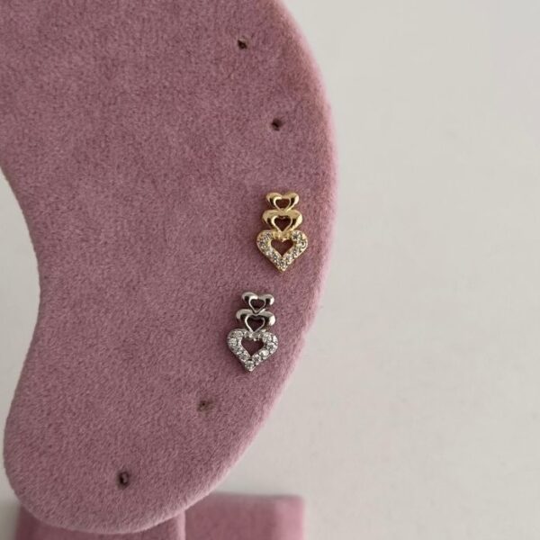 Çelik Üç Kalp Taşlı Tragus Piercing (Arkası Düz)