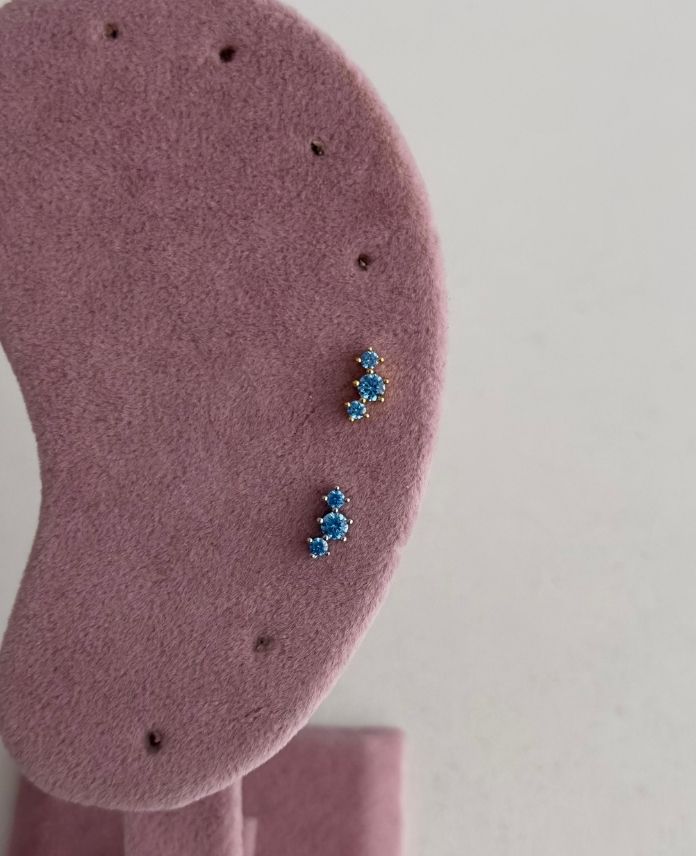 CTRUCTOPMAVITAS-1.jpg Çelik Üç Top Mavi Tragus Piercing (Arkası Düz) - Görsel 1