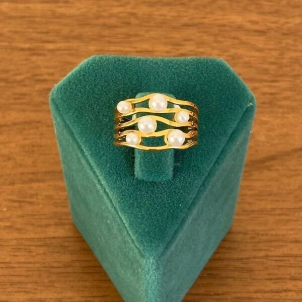 Çelik Numaralı Dalgalı İncili Yüzük