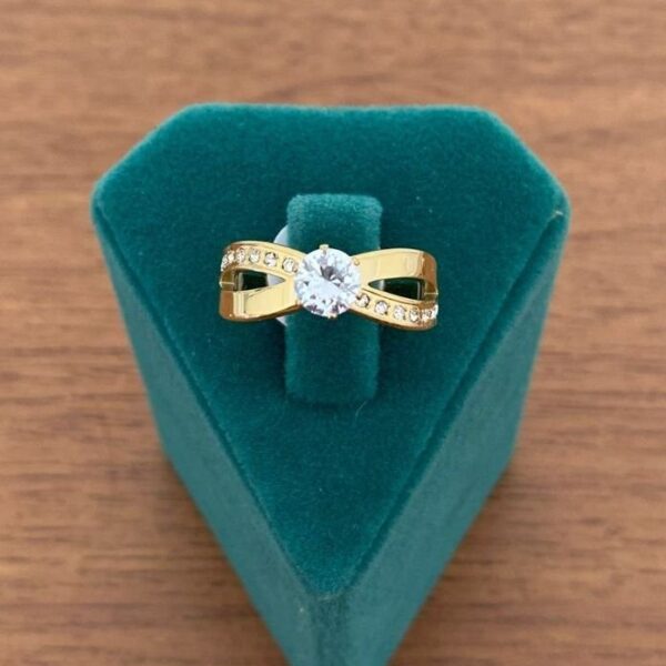 Çelik Numaralı Çapraz Tektaş Yüzük