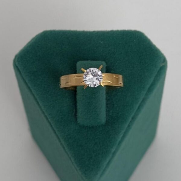 Çelik Numaralı Çizgili Tektaş Seyrek Yüzük