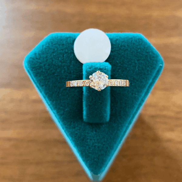 Çelik Numaralı İnce Kenarlı Tektaş Yüzük