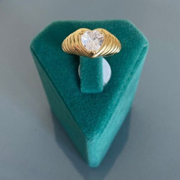 Çelik Numaralı Kalp Taşlı Burgu Yüzük