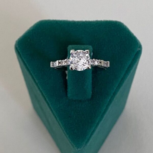 Çelik Numaralı Tektaş Yüzük