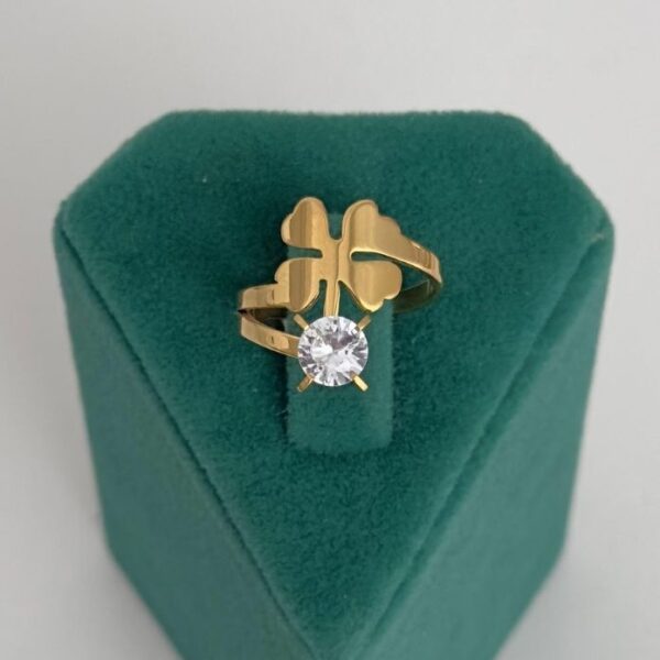 Çelik Numaralı Yonca Tektaş Yüzük