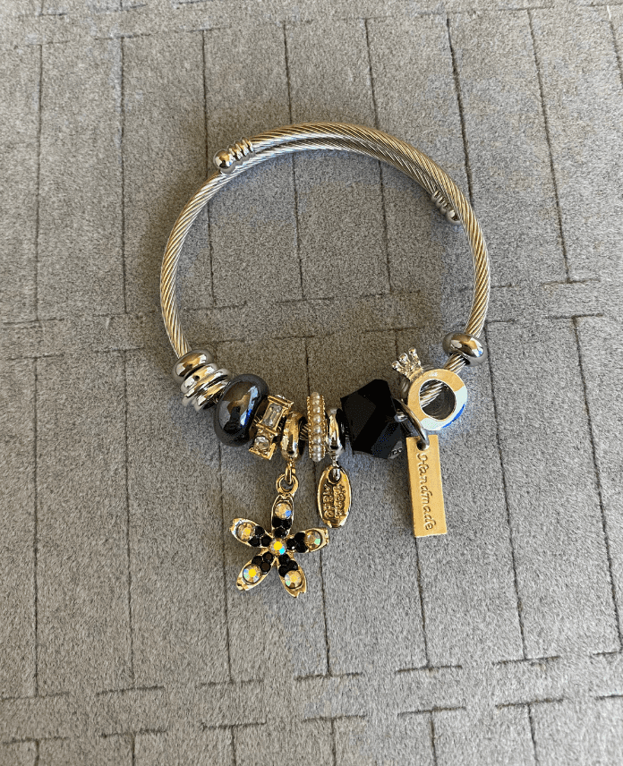 PACICEKSIYAHS.png Çiçek Taşlı Siyah Pndr - Görsel 1