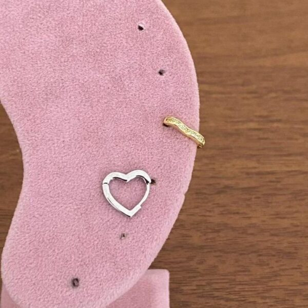 Pirinç Helix Kenarı Taşlı Kalp Piercing