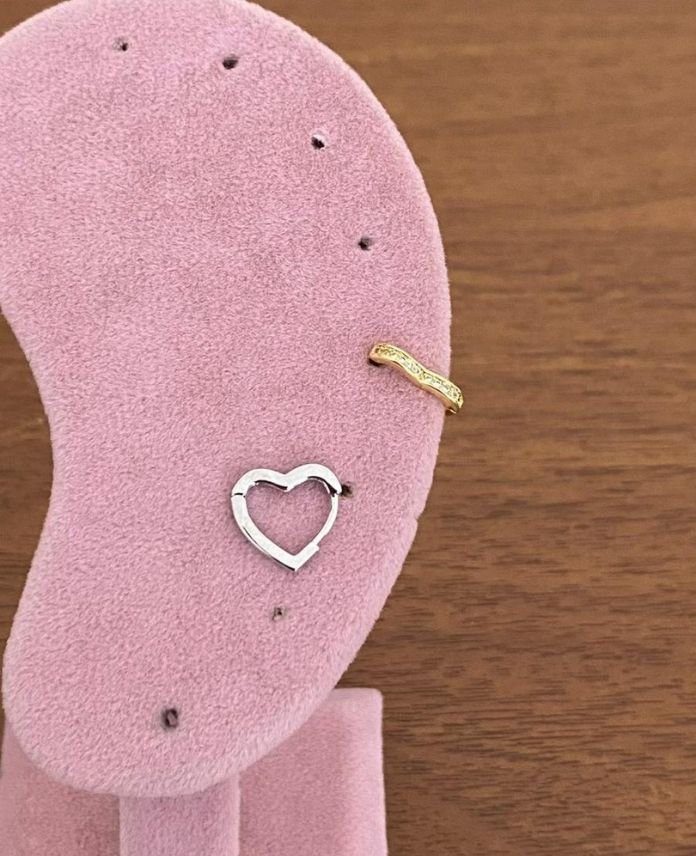 PHEKENARITASLIKALPG-1.jpg Pirinç Helix Kenarı Taşlı Kalp Piercing - Görsel 1