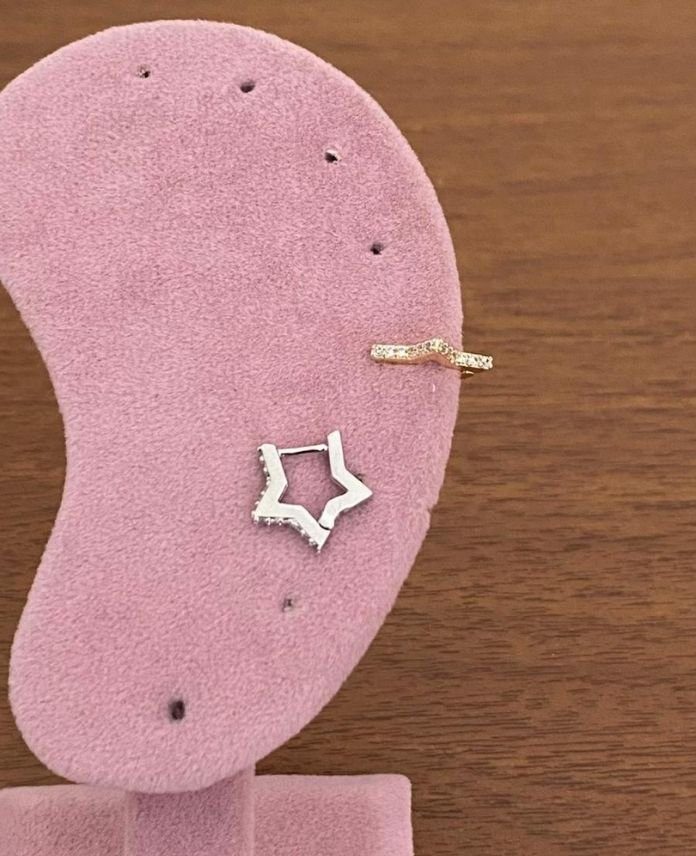 PHEKENARITASLIYILDIZG-1.jpg Pirinç Helix Kenarı Taşlı Yıldız Piercing - Görsel 1