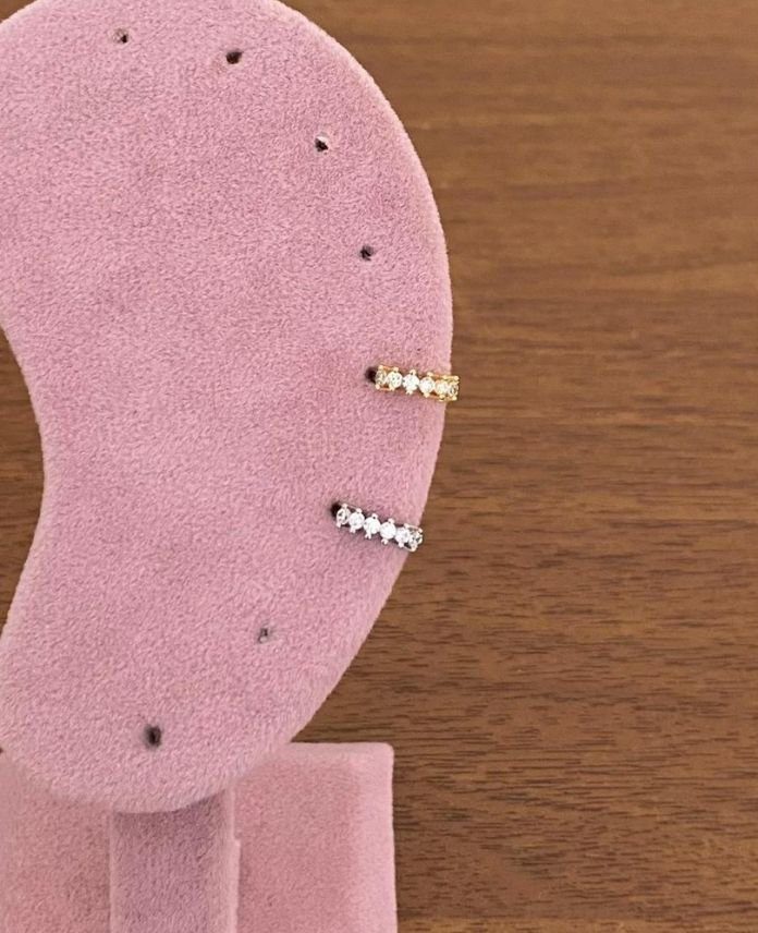 PHESIRALITASG-1.jpg Pirinç Helix Sıralı Taş Piercing - Görsel 1