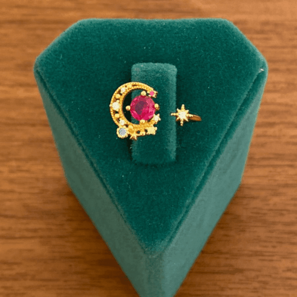 Pirinç Ayarlamalı Ay Yıldız Kırmızı Yüzük