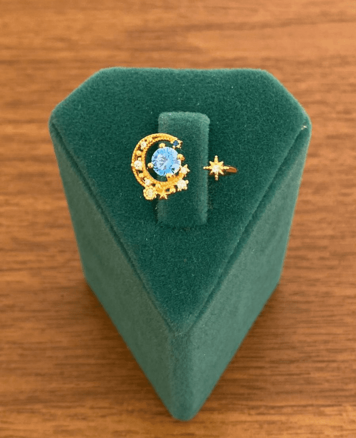 PYUAYARLAMALIAYYILDIZMAVIG-1.png Pirinç Ayarlamalı Ay Yıldız Mavi Yüzük - Görsel 1