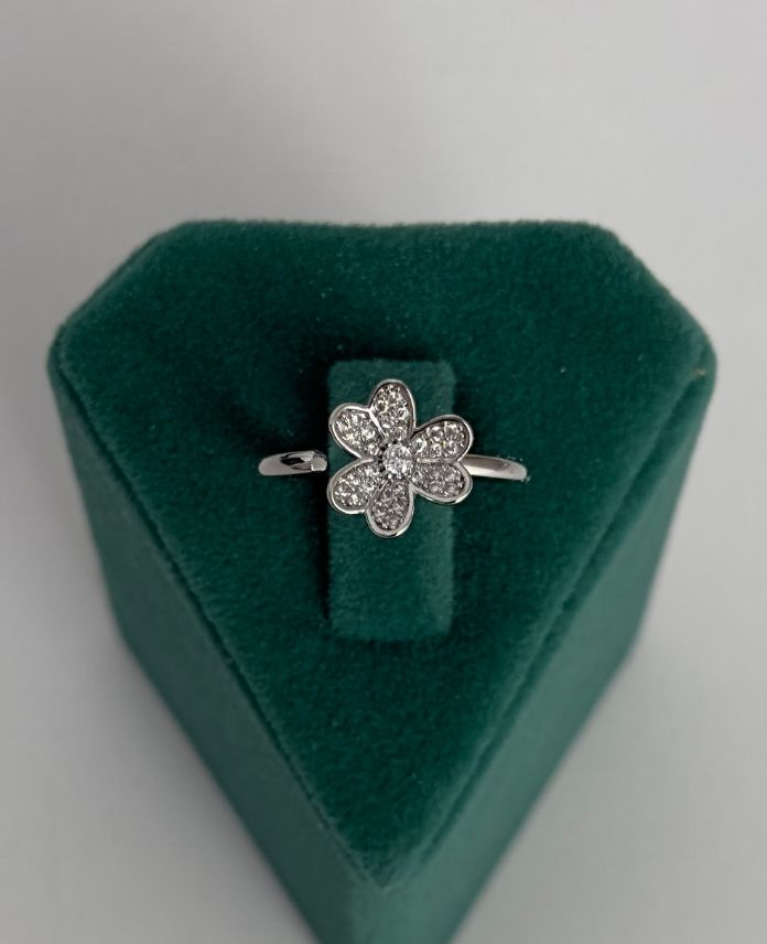 PYUAYARLANABILIR3YAPRAKLIYONCATASLIS-1.jpg Pirinç Yaprak Yonca Ayarlanabilir Yüzük - Görsel 1