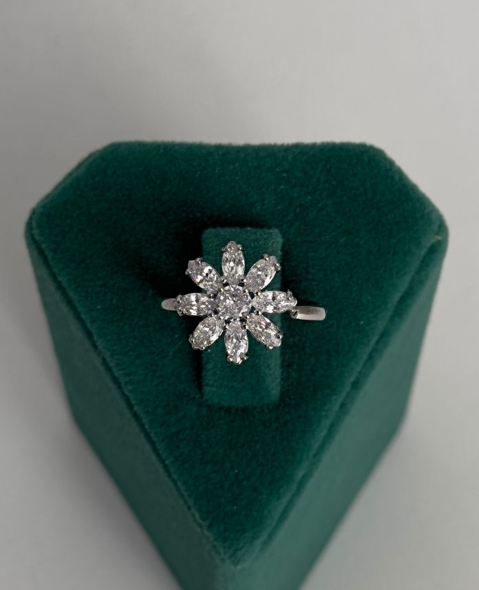 PYUAYARLANABILIRBUYUKCICEKTASLI2S-1.jpg Pirinç Çiçek Taşlı Ayarlanabilir Yüzük - Görsel 1