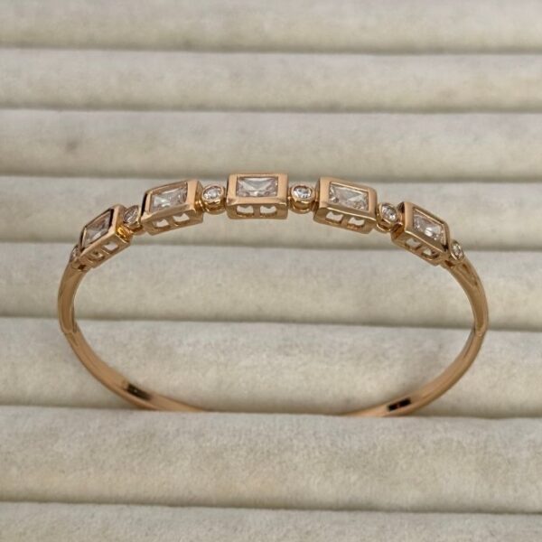 Xuping 5 Baget Düz Taş Çerçeveli Kelepçe