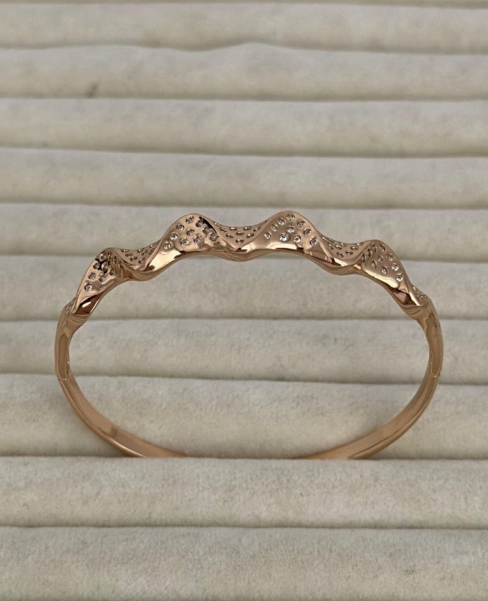 XKEDALGALITASLI2R-1.jpg Xuping Dalgalı Taşlı Kelepçe - Görsel 1