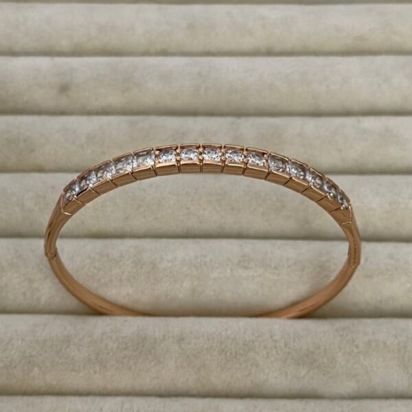 Xuping Düz Kare Taşlı Kelepçe