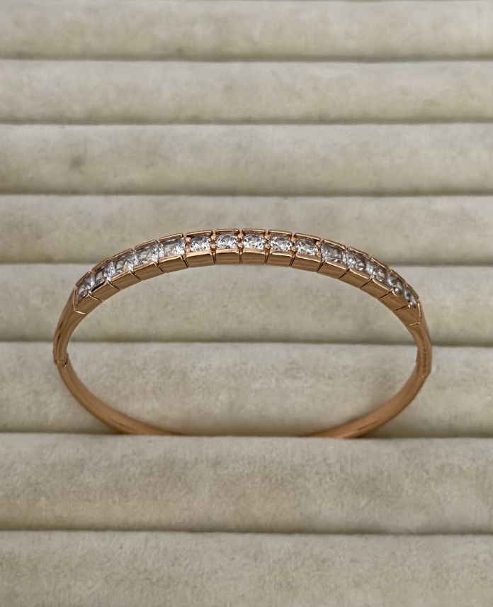 XKEDUZKARETASLI1R-1.jpg Xuping Düz Kare Taşlı Kelepçe - Görsel 1