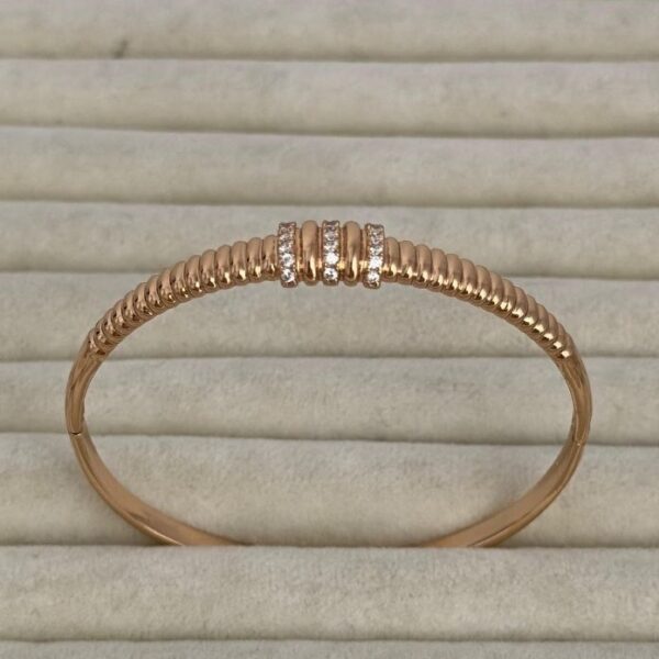 Xuping Üstü 3 Sıra Taşlı Kelepçe