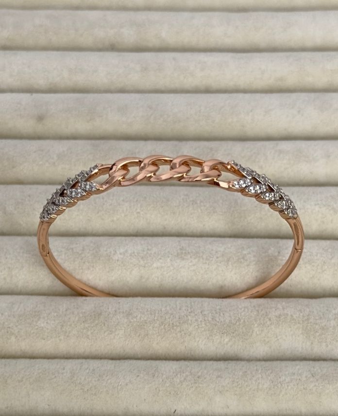 XKEZINCIRKENARLARIOKTASLI1R-1.jpg Xuping Zincir Kenarlı Taşlı Kelepçe - Görsel 1