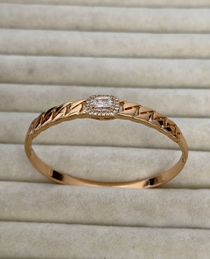 XKEZINCIRORTASIBAGETTAS3R-1.jpg Xuping Zincir Ortası Baget Taş Kelepçe - Görsel 1