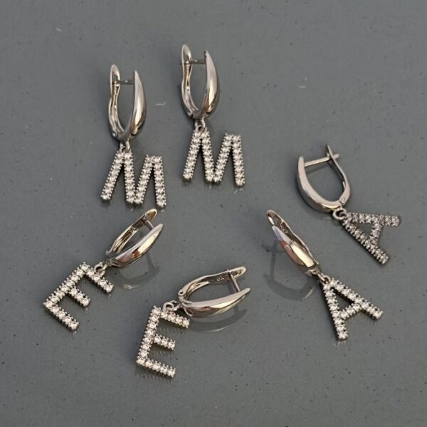 Xuping Taşlı Harf Küpe