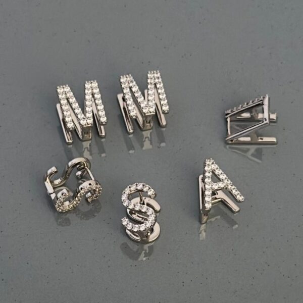 Xuping Taşlı Harf Küpe