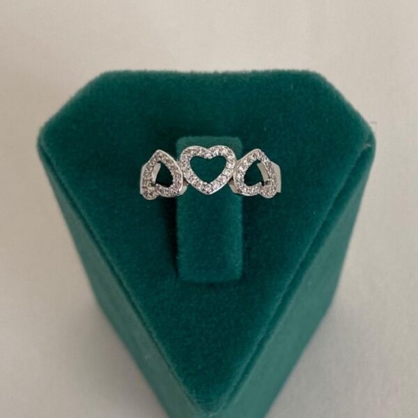 Xuping Numaralı Kalp Taş Sıra Yüzük