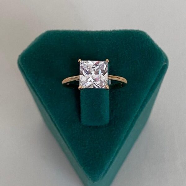 Xuping Numaralı Kare Taş Sıra Yüzük