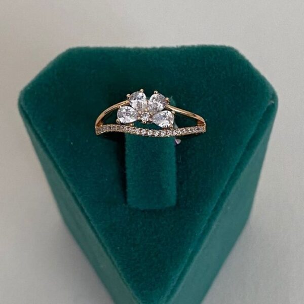 Xuping Numaralı Kelebek Şerit Taş Yüzük