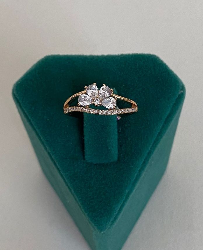 XNUMARALIKELEBEKSERITTASLIR-1.jpg Xuping Numaralı Kelebek Şerit Taş Yüzük - Görsel 1