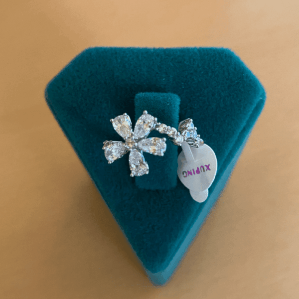 Xupıng Numaralı Çiçek Taşlı Yüzük