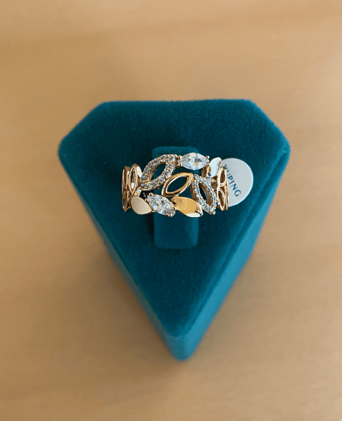 XYUNUMARALIAGACDALLITASLIG.png Xupıng Numaralı Ağaçlı Taşlı Yüzük - Görsel 1