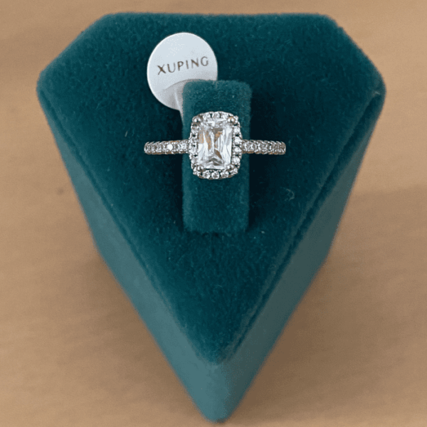 Xuping Numaralı Dikdörtgen Baget Yüzük