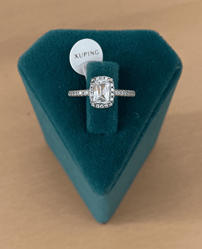 XYUNUMARALIBAGETKUCUKTASS-1.png Xuping Numaralı Dikdörtgen Baget Yüzük - Görsel 1