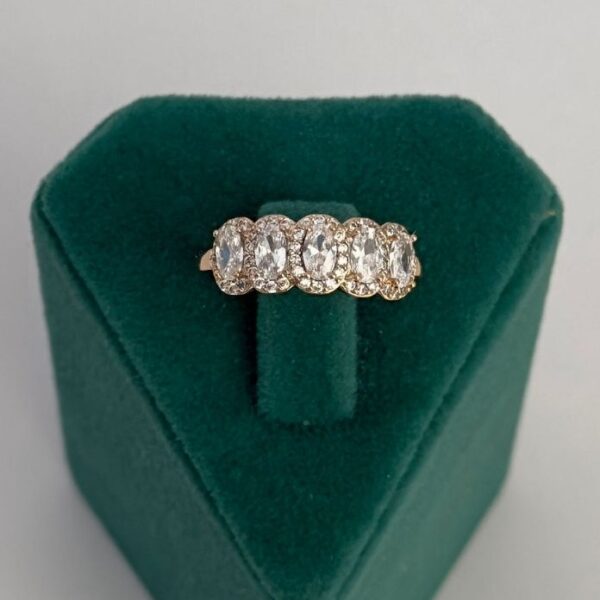 Xuping Numaralı Beş Elips Taşlı Yüzük