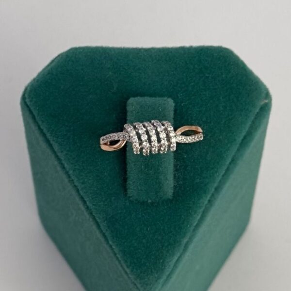 Xuping Numaralı Bombe Sarmal Taşlı Yüzük