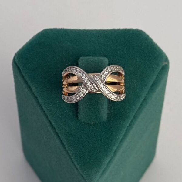 Xuping Numaralı Burgulu Çapraz Taşlı Yüzük