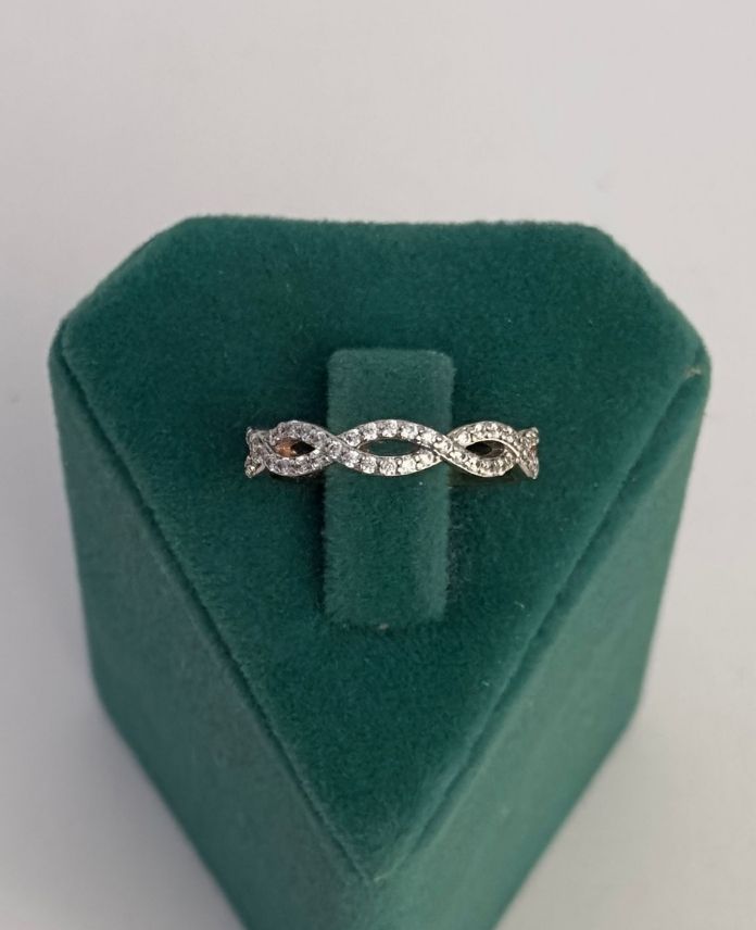 XYUNUMARALIBURGUSIRATASLIM-1.jpg Xuping Numaralı Burgu Sıra Taşlı Yüzük - Görsel 1