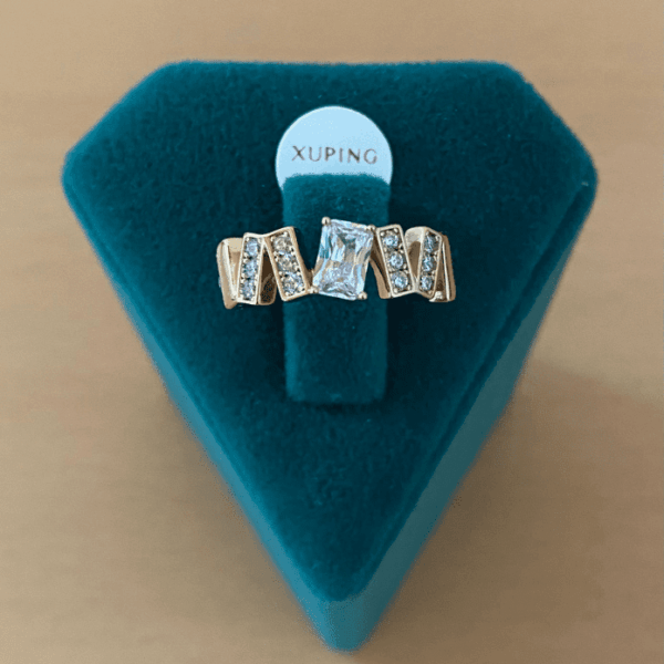 Xuping Numaralı Çapraz Taşlı Baget Yüzük