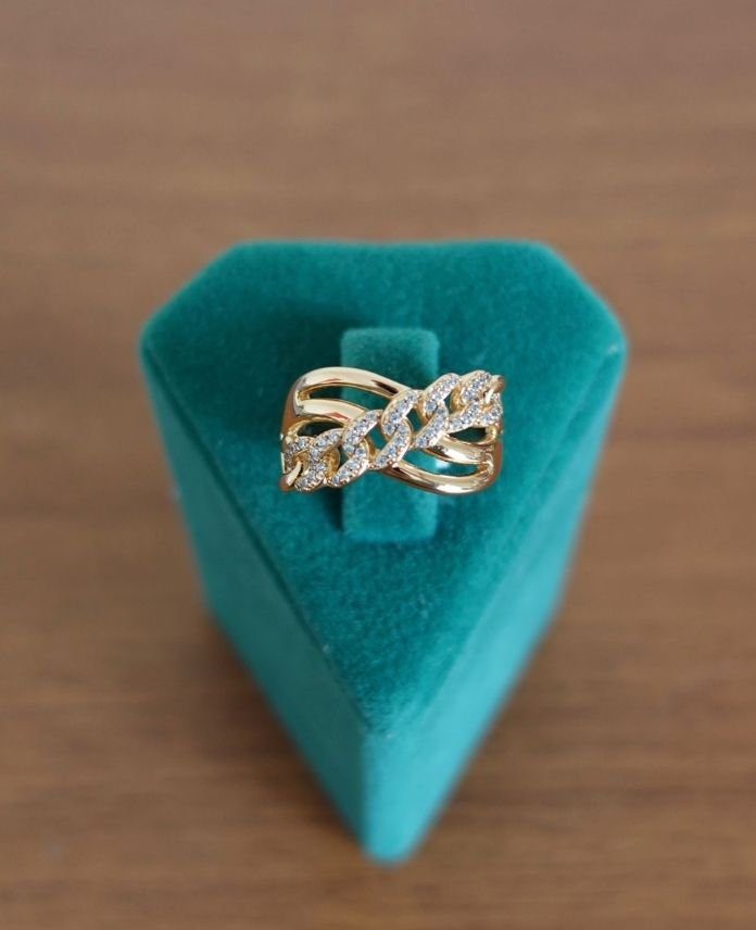 XYUNUMARALICAPRAZZINCIRTASLIR-1.jpg Xuping Numaralı Çapraz Zincir Taşlı Yüzük - Görsel 1