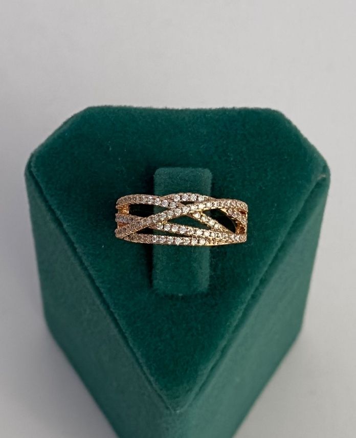 XYUNUMARALICOKLUSIRATASKARISIKGECMELIR-1.jpg Xuping Numaralı Çoklu Sıra Taşlı Yüzük - Görsel 1