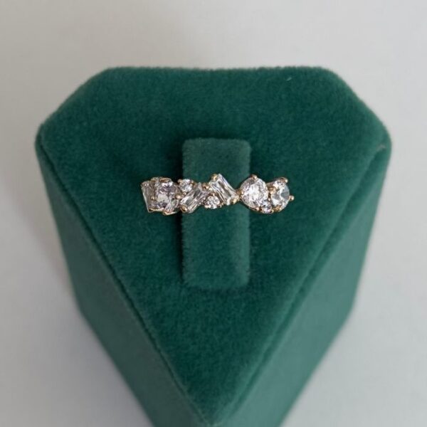 Xuping Numaralı Dağınık Taşlı Yüzük